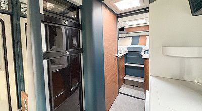 Kuehlschrank und Bckofen im Laika Reisemobil Kreos L 5009 MB