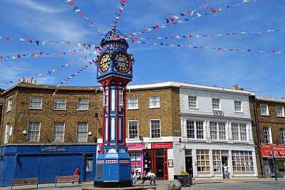 Historischer Uhrenturm in der Highstreet in Sheerness, England turm 