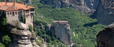 Meteora Kloester auf Sandsteinfelsen in Griechenland 