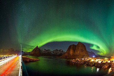 Nordlicht ueber Hamnoy auf den Lofoten