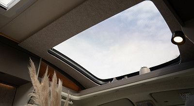 Panoramadachfenster im LMC Wohnmobil Cruiser