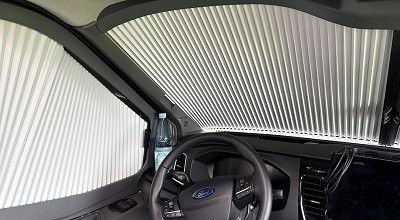 Faltverdunkelung im Fahrerhaus des Sunlight Campervans Cliff 4x4 Greentrek
