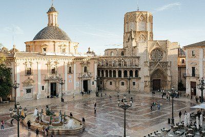 Kathedrale von Valencia und Basilika an der Plaza de la Virgen