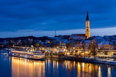 Floating christmas market in Vilshofen