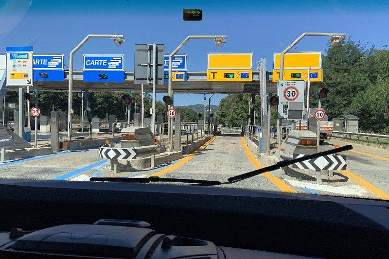 1 toll box for 4 Southern European countries