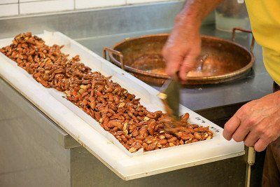 Nougat met de hand gemaakt in Saint-Didier in de Vaucluse