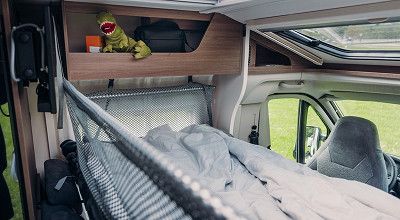 Klappbett im Carado Wohnmobil V347 mit Schutznetz  