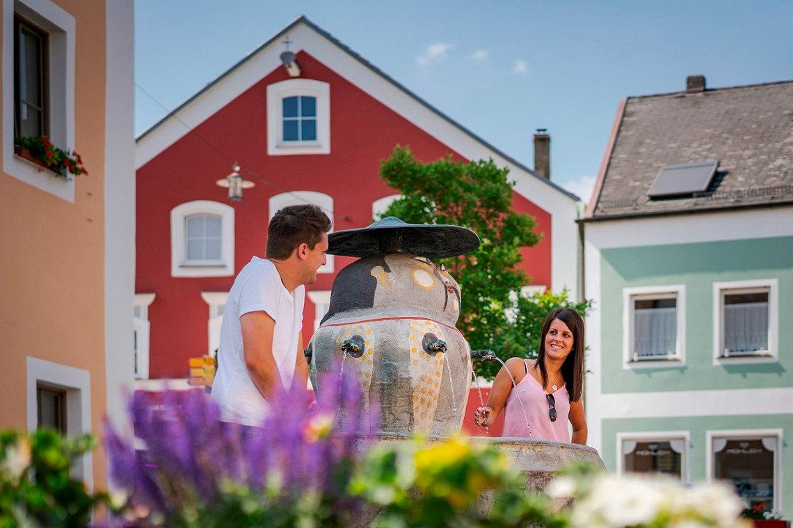 Chinesenbrunnen in der Altstadt von Dietfurt im Altmühltal