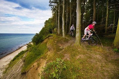 MTB-Trail im Wald über dem Meer bei Surendorf