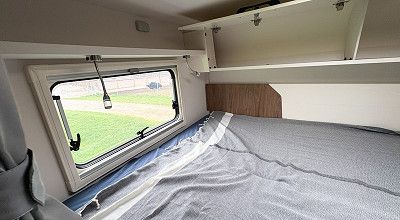 offene Oberschraenke ueber dem Heckbett des A 70 D