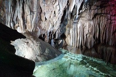 Steinkaskade in der Dechenhoehle bei Iserlohn 