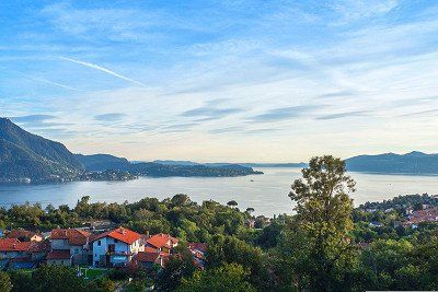 Blick über Verbania und den Lago Maggiore