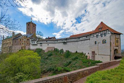 Blick auf die Wartburg und ihre Nebengebäude