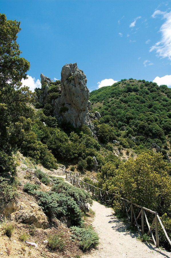 Wanderweg am Eingang zum Vallone Madonna degli Angeli