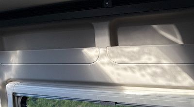 Ablagefaecher in der Schiebetuer des Sunlight Campervans Cliff X 600