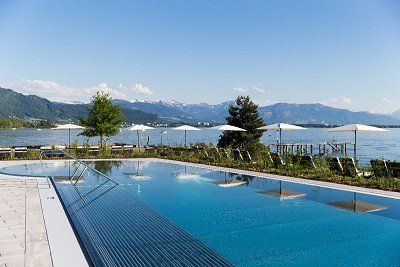 Aussenbereich Therme Lindau mit Alpenpanorama 