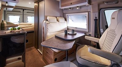 Sitzgruppe im Campervan Bürstner B66 600 C