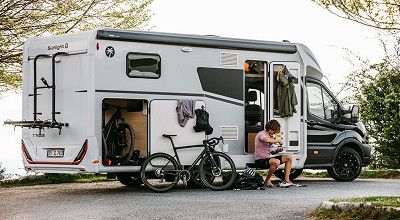 Sunlight Wohnmobil UNLTD T7433S mit offener Heckgarage von aussen