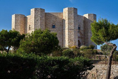 Blick auf das Castel del Monte von aussen