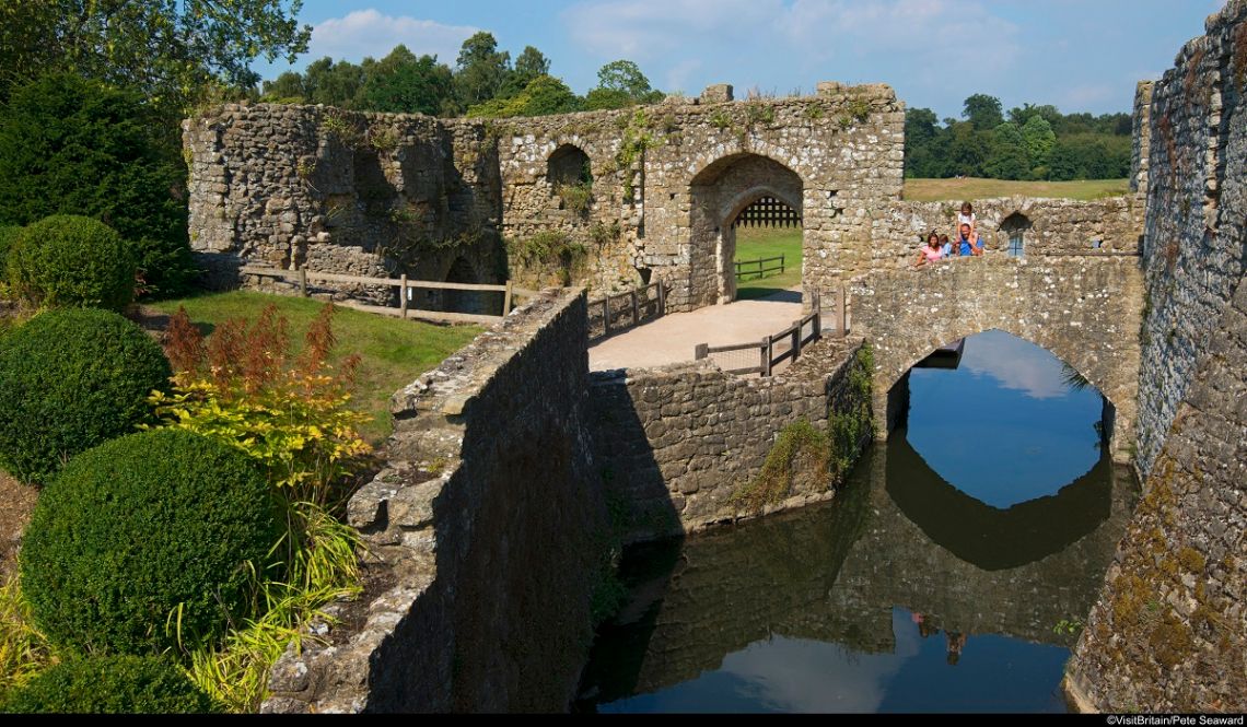 Außenbereich vom Leeds Castle mit Burggraben