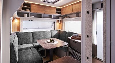 Sitzgruppe im Buerstner Wohnwagen B66 485 TS 