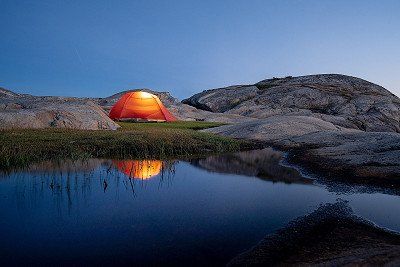Zelt in den Schaeren in Schweden