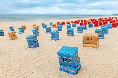 Strandkoerbe am Strand von Trassenheide auf der Ostseeinsel Usedom