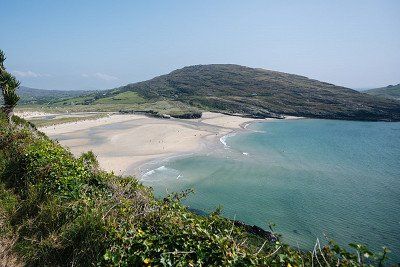 Blick von oben auf die Bucht des Barley Cove Beach