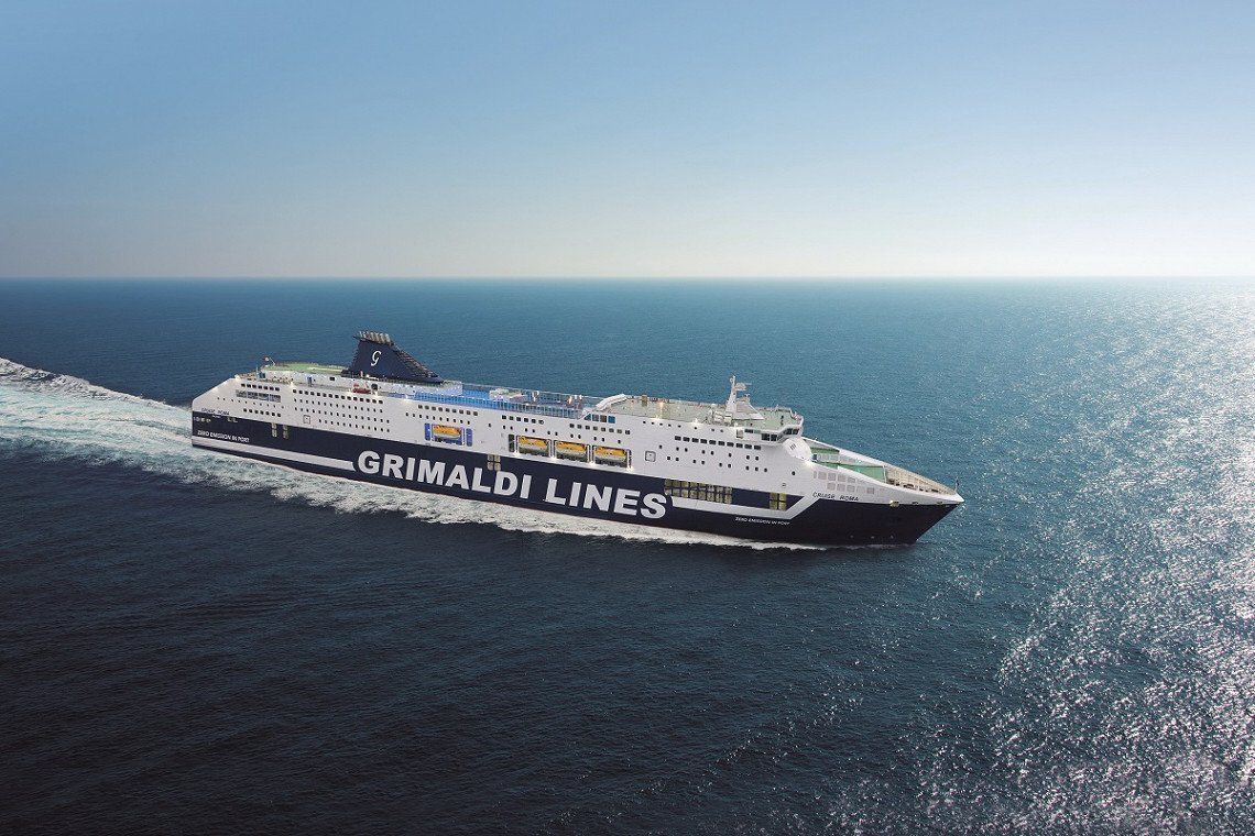 Grimaldi Lines Fähre Cruise Roma auf dem Meer