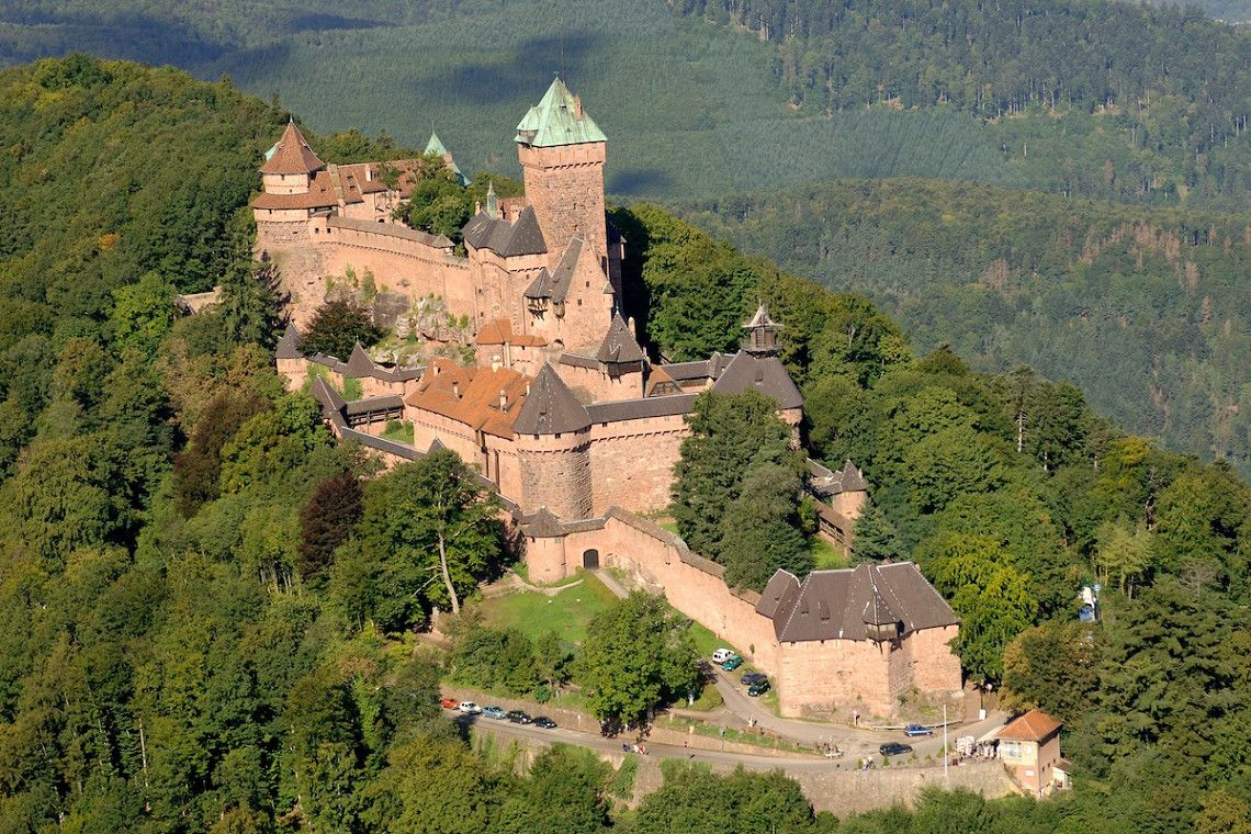 Luftbild der Hohkönigsburg im Elsass 