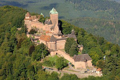 Luftbild der Hohkönigsburg im Elsass 