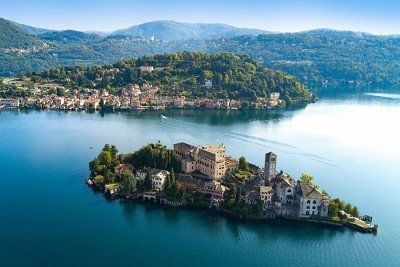 Insel San Giulio und Orta San Giulio im Hintergrund