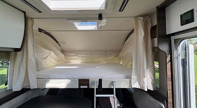 offenes Hubbett im Laika Wohnmobil Ecovip H 2109