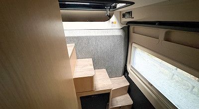 Stauraum in der Schiebetuer des Sunlight Campervans Cliff 540 V Vanlife