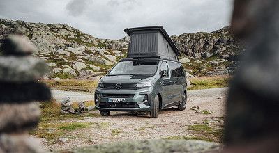 Crosscamp Campingbus EXPLR 5.0 mit offenem Schlafdach in Norwegen 