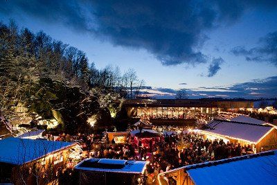 Blick auf den Weihnachtsmarkt Hauzenberg im Steinbruch 