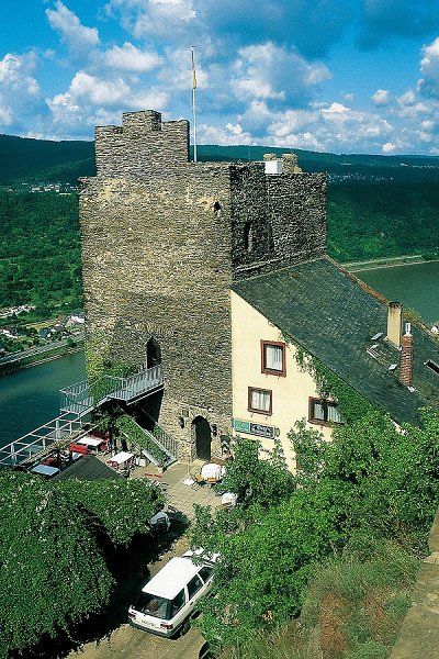 Blick auf Burg Liebenstein am Rhein