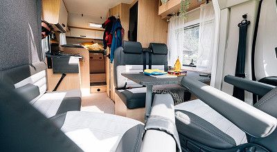 Wohnbereich im Sunlight Wohnmobil V67S 