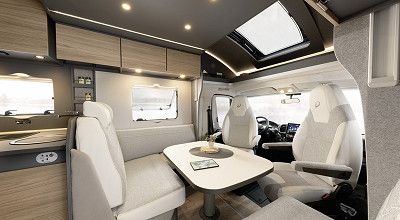 Wohnbereich in einem teilintegrierten Dethleffs Wohnmobil Trend Active