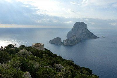 Blick von Ibiza auf die Insel Es Vedra 