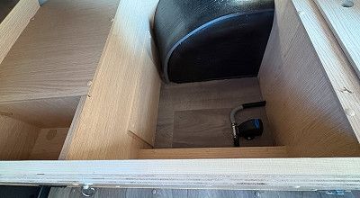 Frostwaechter in der dinettenbank des Sunlight Campervans Cliff 540 V Vanlife