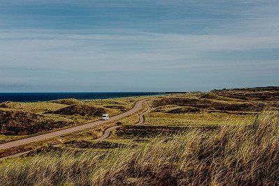 Camper op de Kystvejen bij Thy in Denemarken.