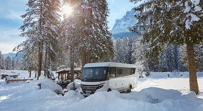 Veilig de weg op in de winter met je camper of caravan