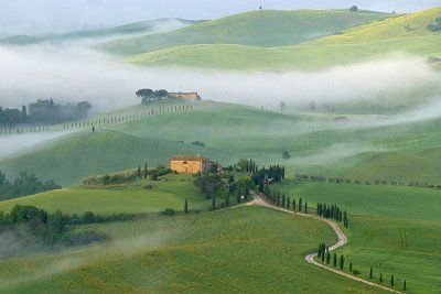 Landschaft und Huegel im Val d'Orcia, Toskana 