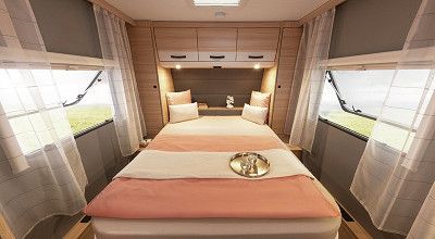 Queensbett im Dethleffs Wohnwagen 530 DR der Summer Edition