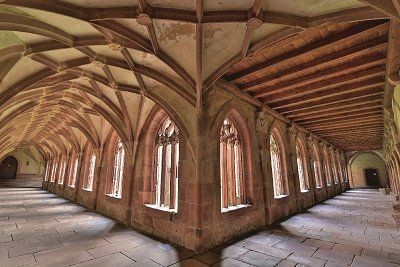 Kreuzgang im Kloster Alpirsbach von zwei Seiten