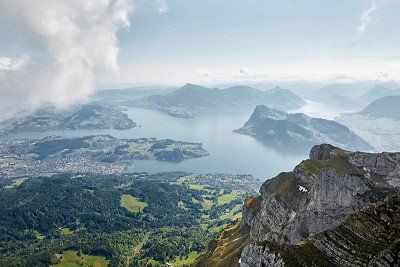 Panoramablick vom Pilatus auf Luzern und den Vvierwaldstaettersee